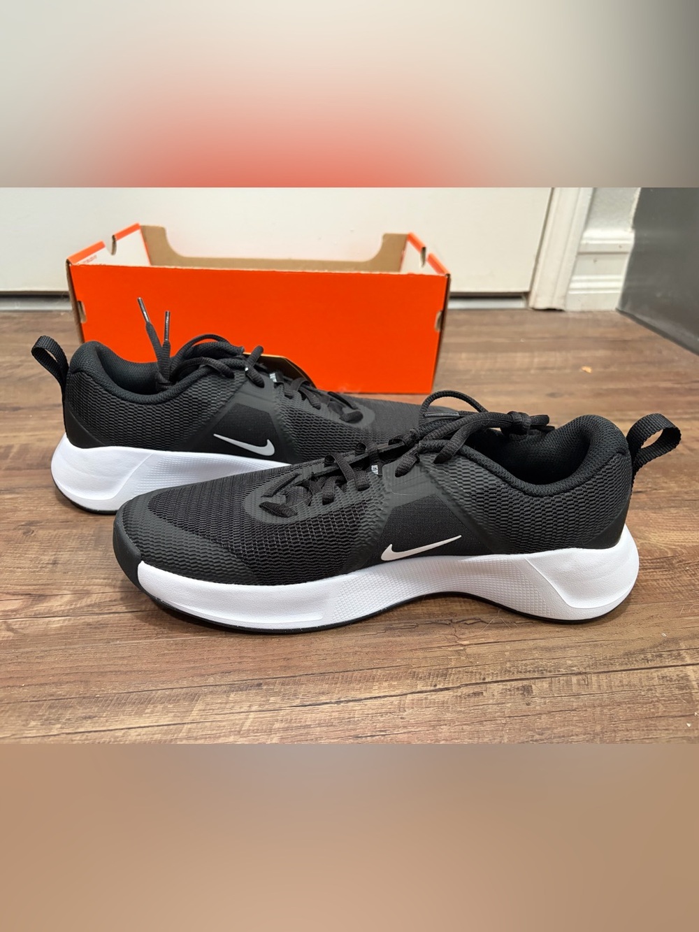 Women’s Nike MC Trainers 3 - Picture 4 of 5